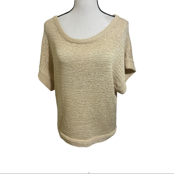 WD NY knit style blouse. Short sleeve size Large. Loose weave. Cotton mix.. - Picture 1 of 8